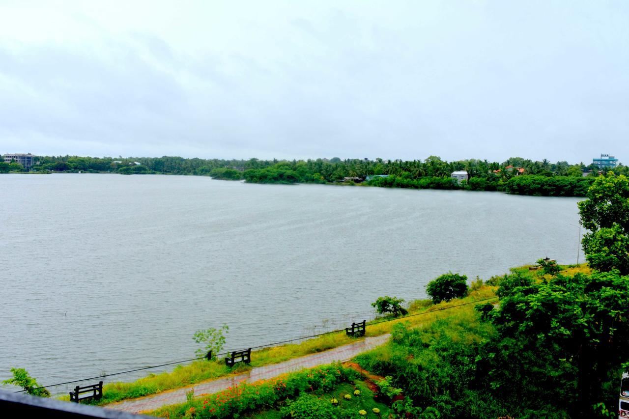 Lake City Resort אנוראדפורה מראה חיצוני תמונה
