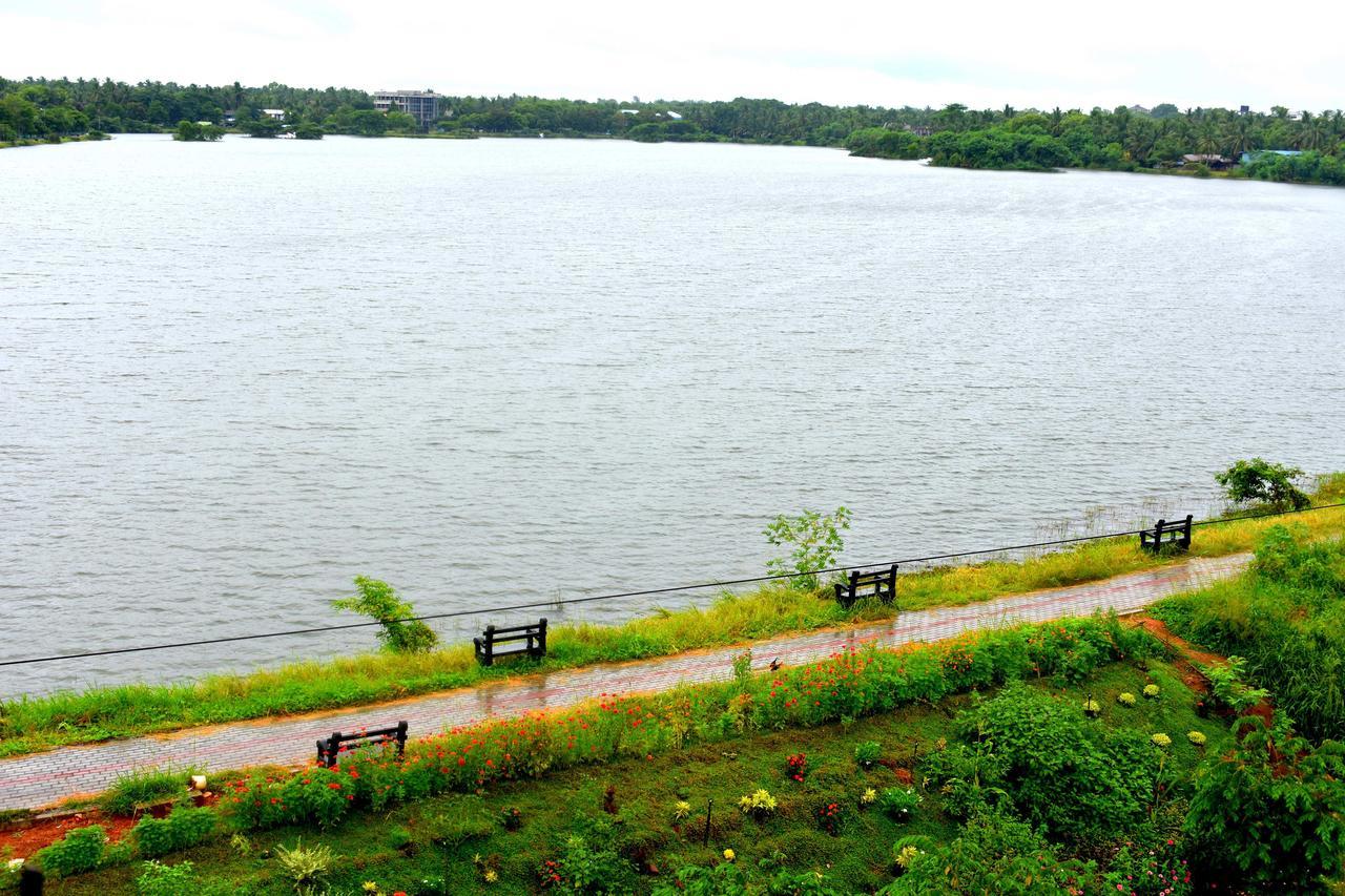 Lake City Resort אנוראדפורה מראה חיצוני תמונה