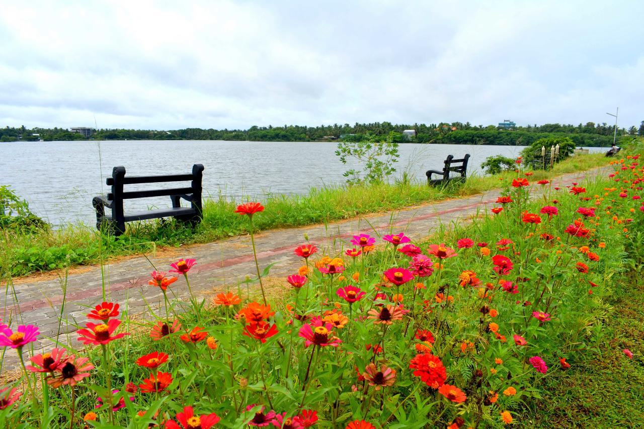Lake City Resort אנוראדפורה מראה חיצוני תמונה