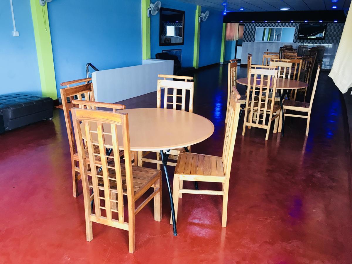 Lake City Resort אנוראדפורה מראה חיצוני תמונה